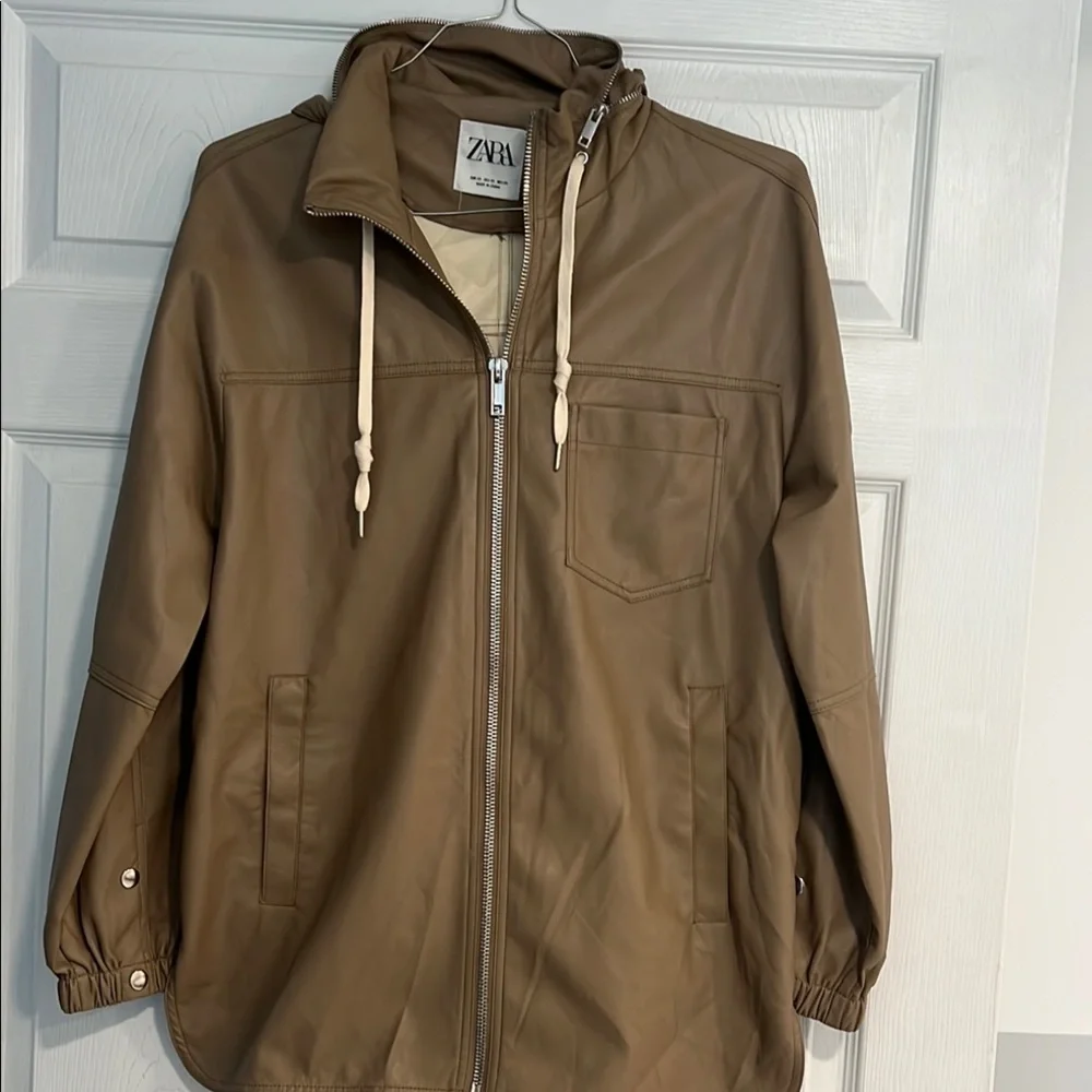 Zara Tan Windbreaker with Zip-Up Design and Elastic Cuffs - Picture 1 of 5